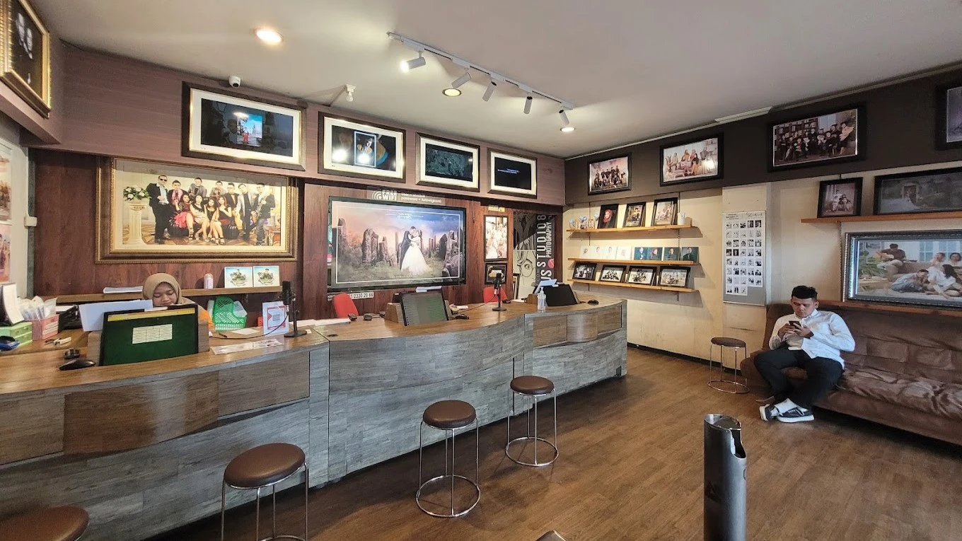 Selangkah dari Studio foto (Studio 8 & Kuy Self Studio)