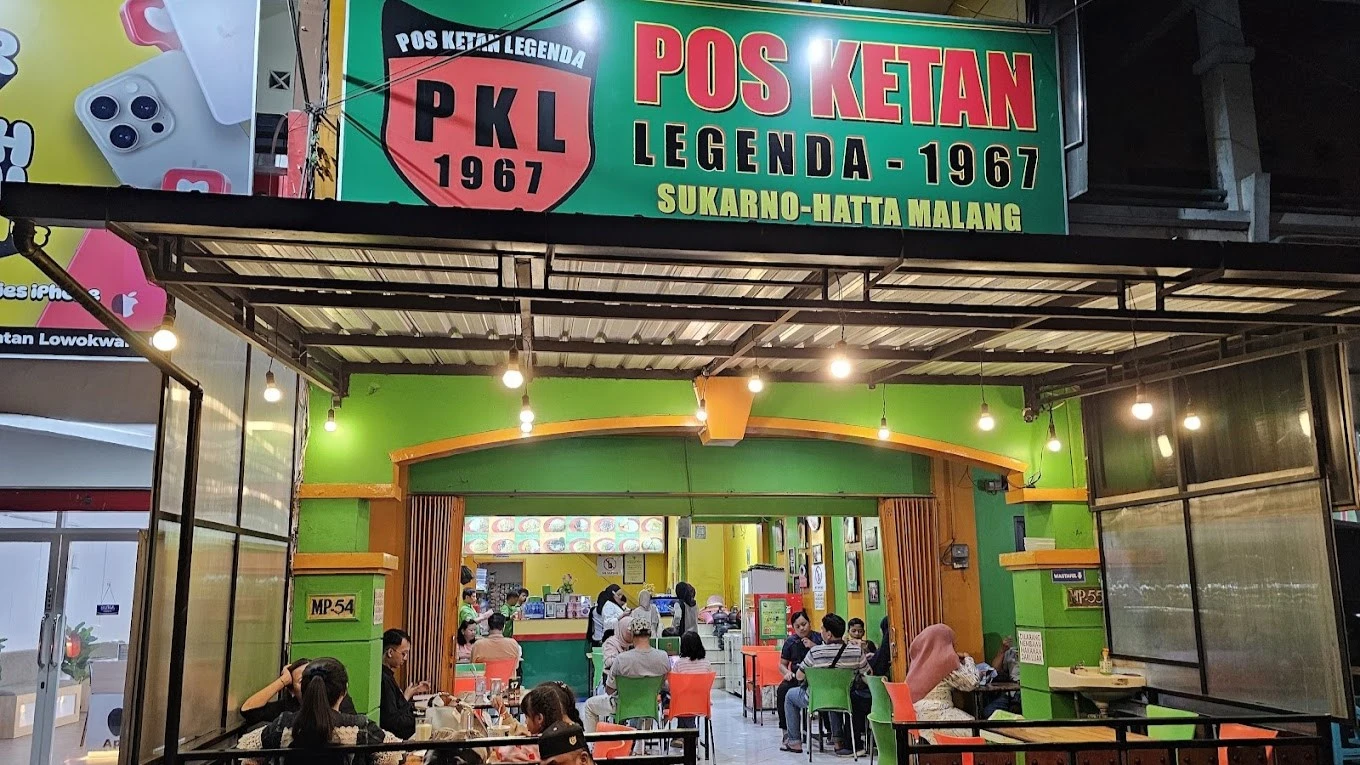 Selangkah dari Gerai Kuliner Terfavorit (bubur abah odil, bebek sinjay, pos ketan legenda)