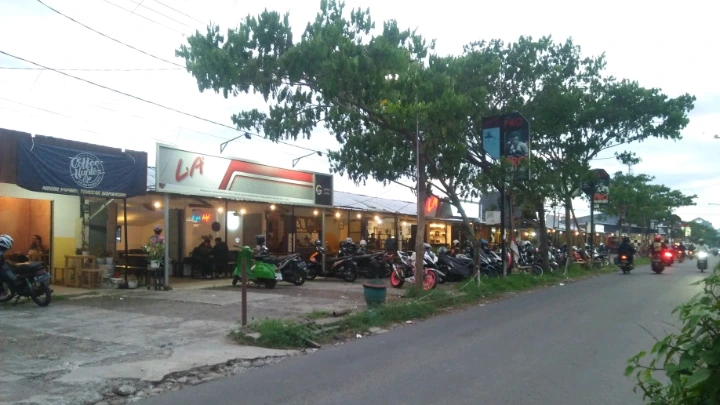 Selangkah dari Central Kuliner Sudimoro
